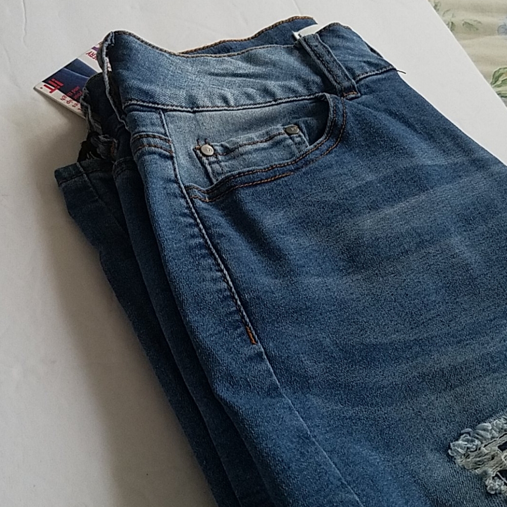 !iT Shorts - Picture 15 of 16